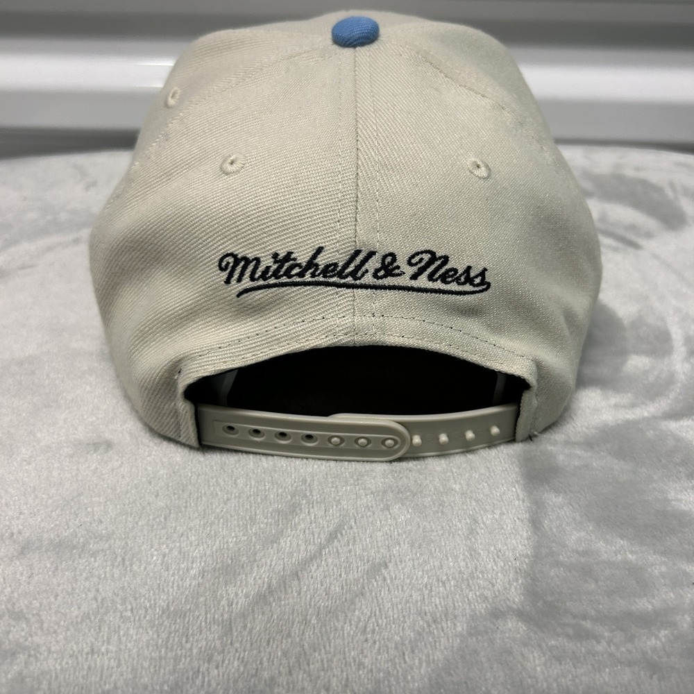 Los Angeles Lakers Hat Mens Off White Cap Snap Back Mitchell Ness NBA Script - Picture 4 of 10